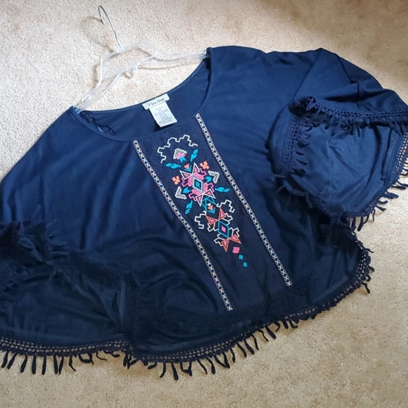 ⭐️ 3/$15 ⭐️ Boho poncho styled top - Picture 7 of 7